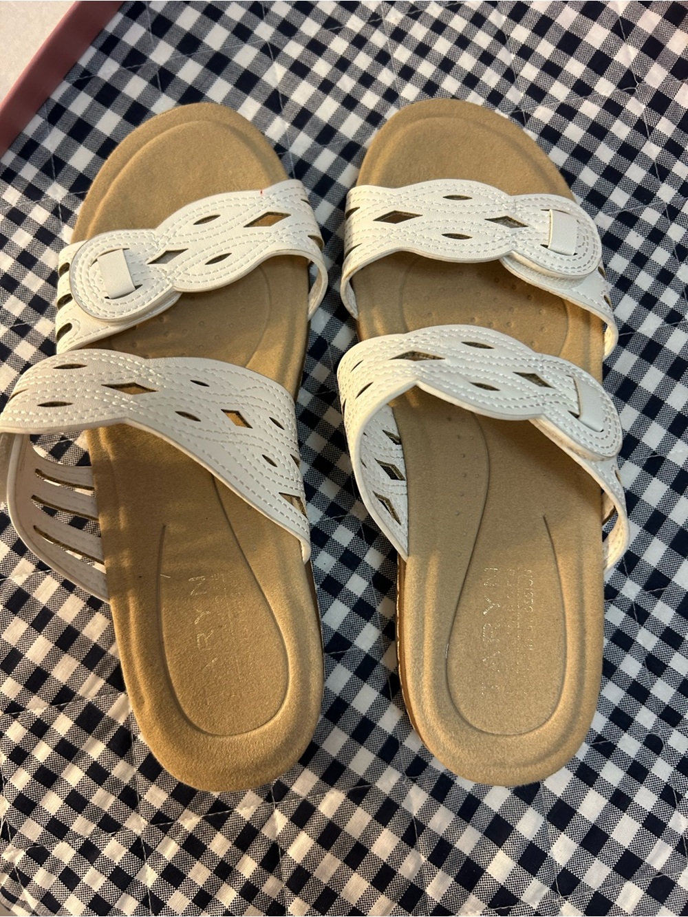 Taryn Like New White Cutout Double-Strap Slide Sandals